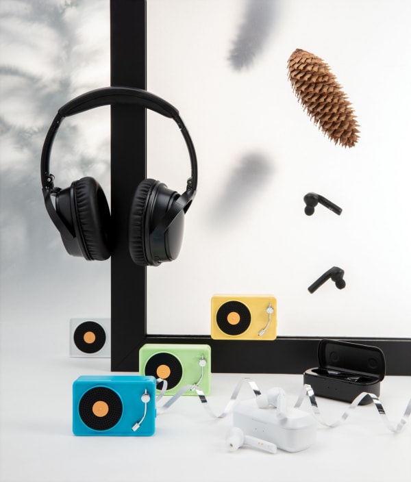 Ohrhörer-mit-Ladebox-Free-Flow-Weiß-Frontansicht-12