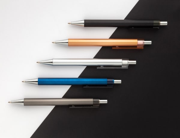 Kugelschreiber-X8-Metallic-blau-Grau-Kunststoff-Frontansicht-11