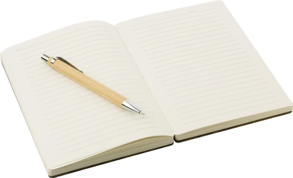 Bambus-Notizbuch-mit-Kugelschreiber-Ariella-Braun-Frontansicht-3
