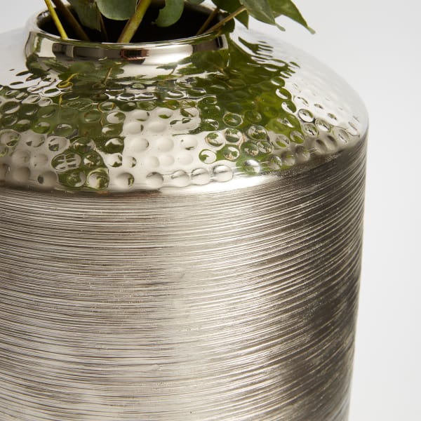 Vase-Vara-Grau-Aluminium-Detailansicht-10